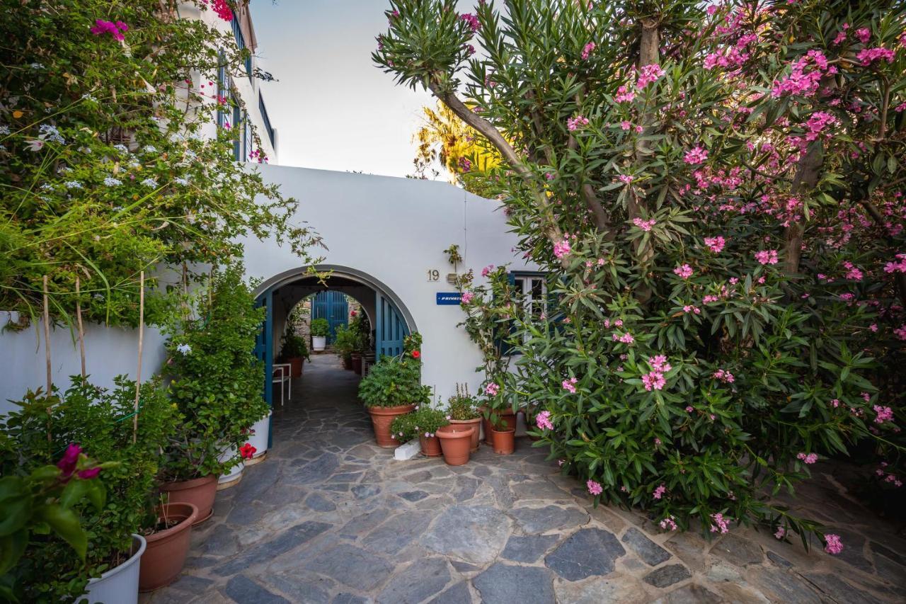 Callisti Mykonos Town With Pool View And Calypso Upper Floor With Sea View Exterior foto